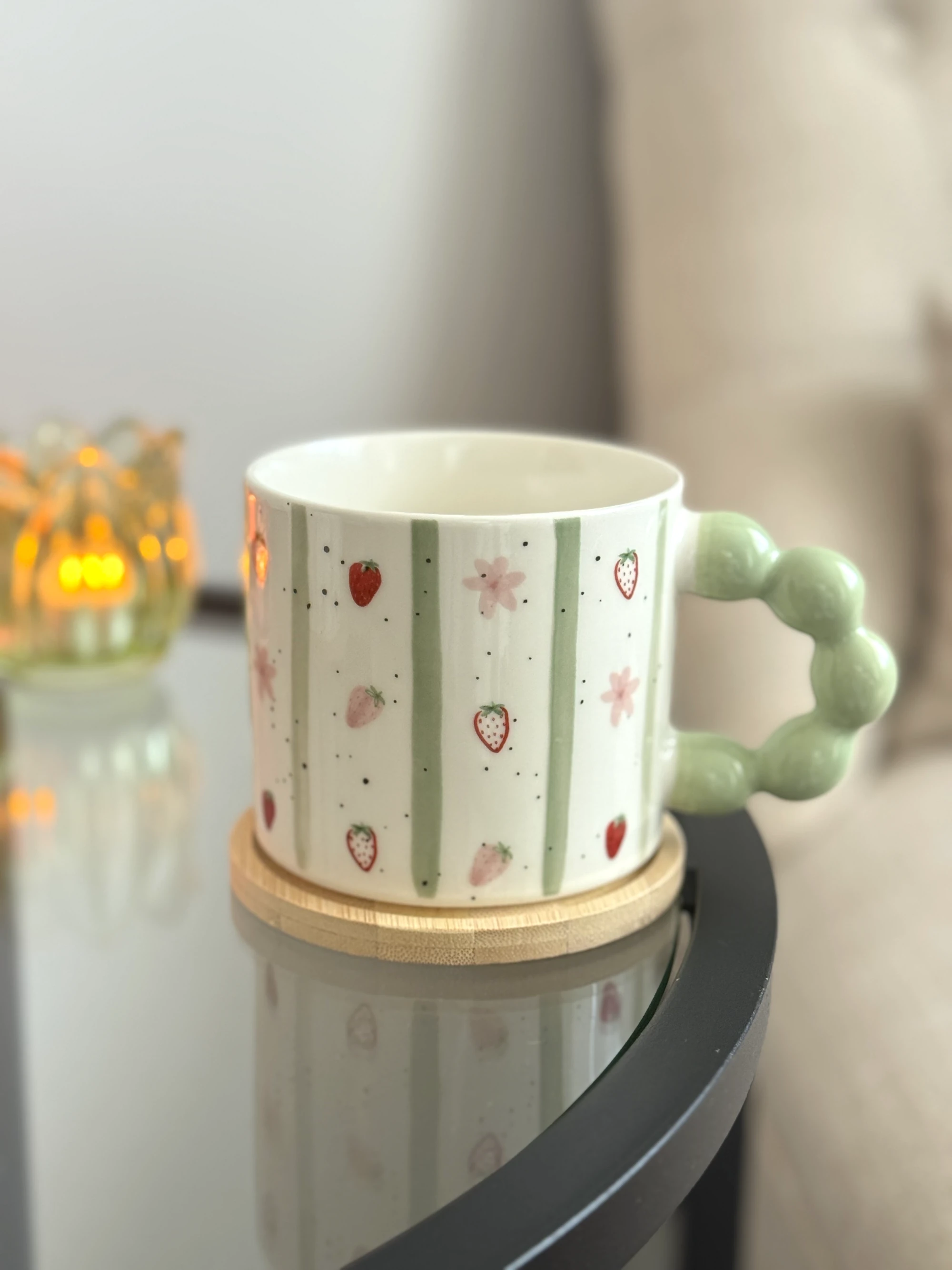 Becher Erdbeeren Grün Perlengriff