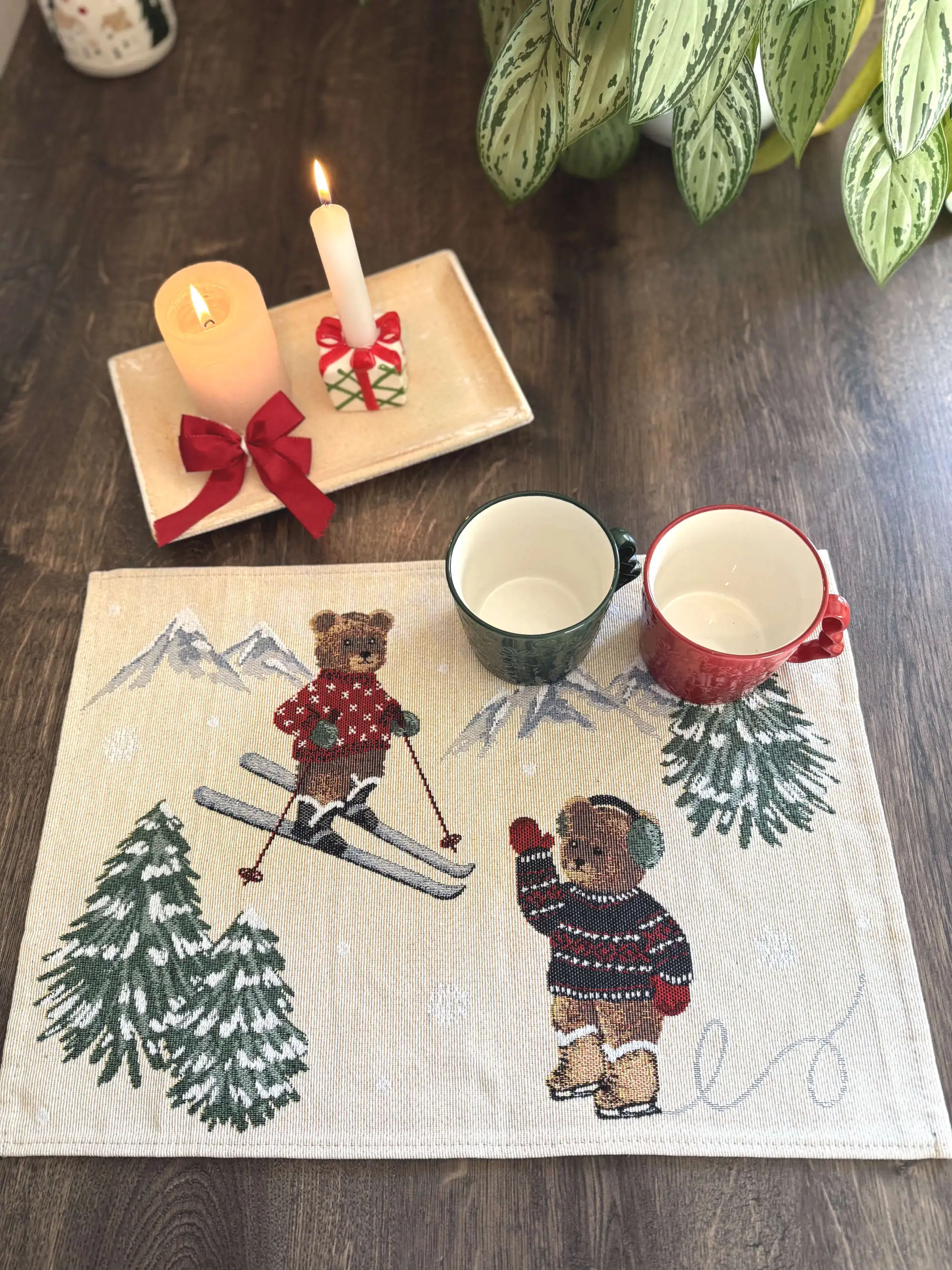 Tischsets Winterbär mit Dekoration