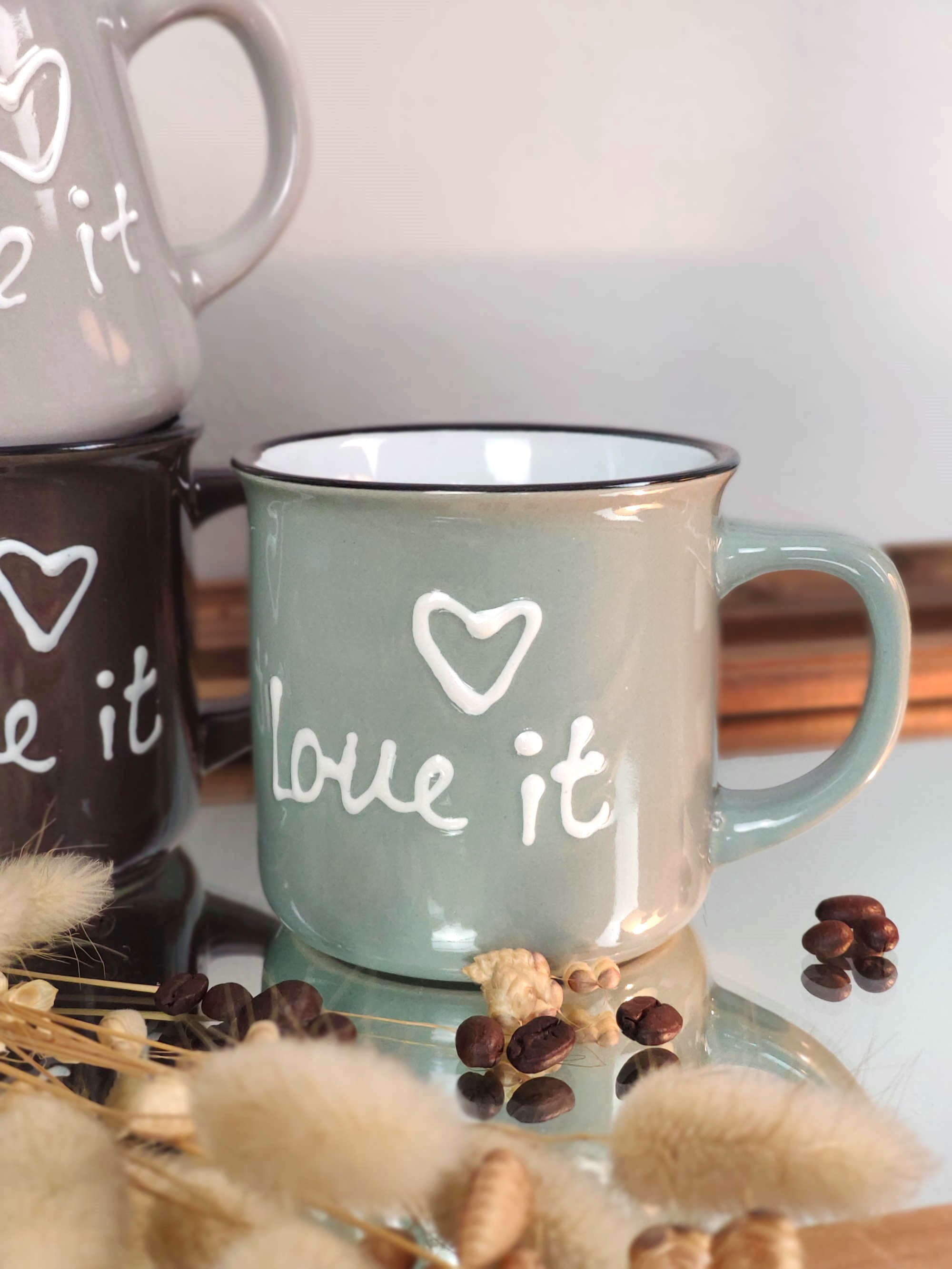 Keramik Becher in Blaugrau Love it mit Dekoration