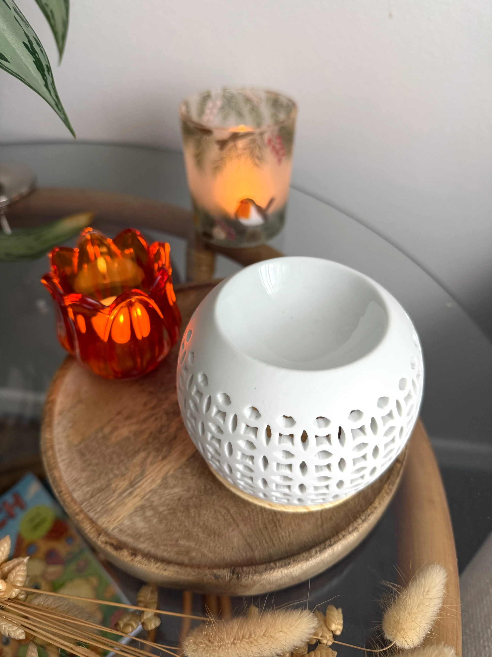 Duftlampe aus Porzellan in Weiss