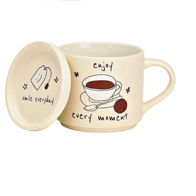Teebecher mit Deckel aus Porzellan in creme mit Motiv und Spruch enjoy every moment