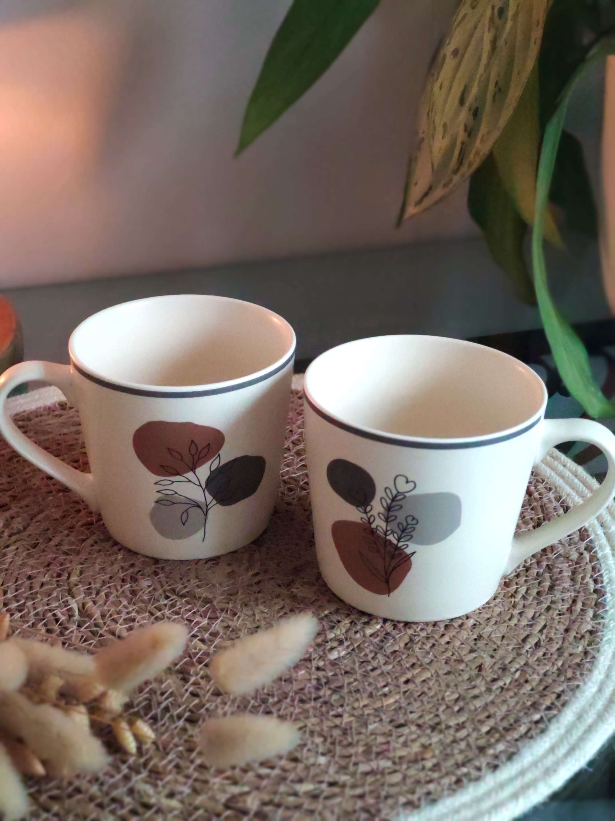 Porzellan Becher 2er Set creme und Dekoration