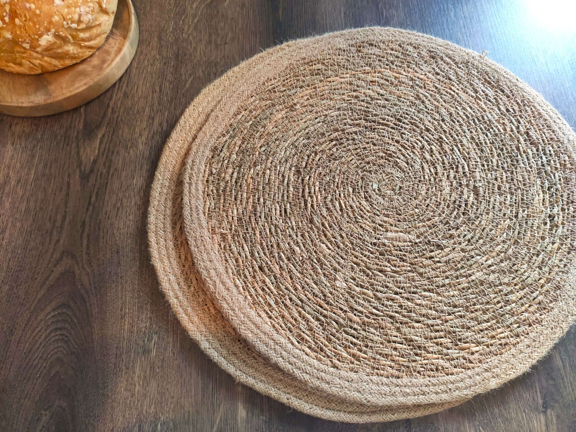 Platzsrt aus Seegras Rand Beige mit Dekoration