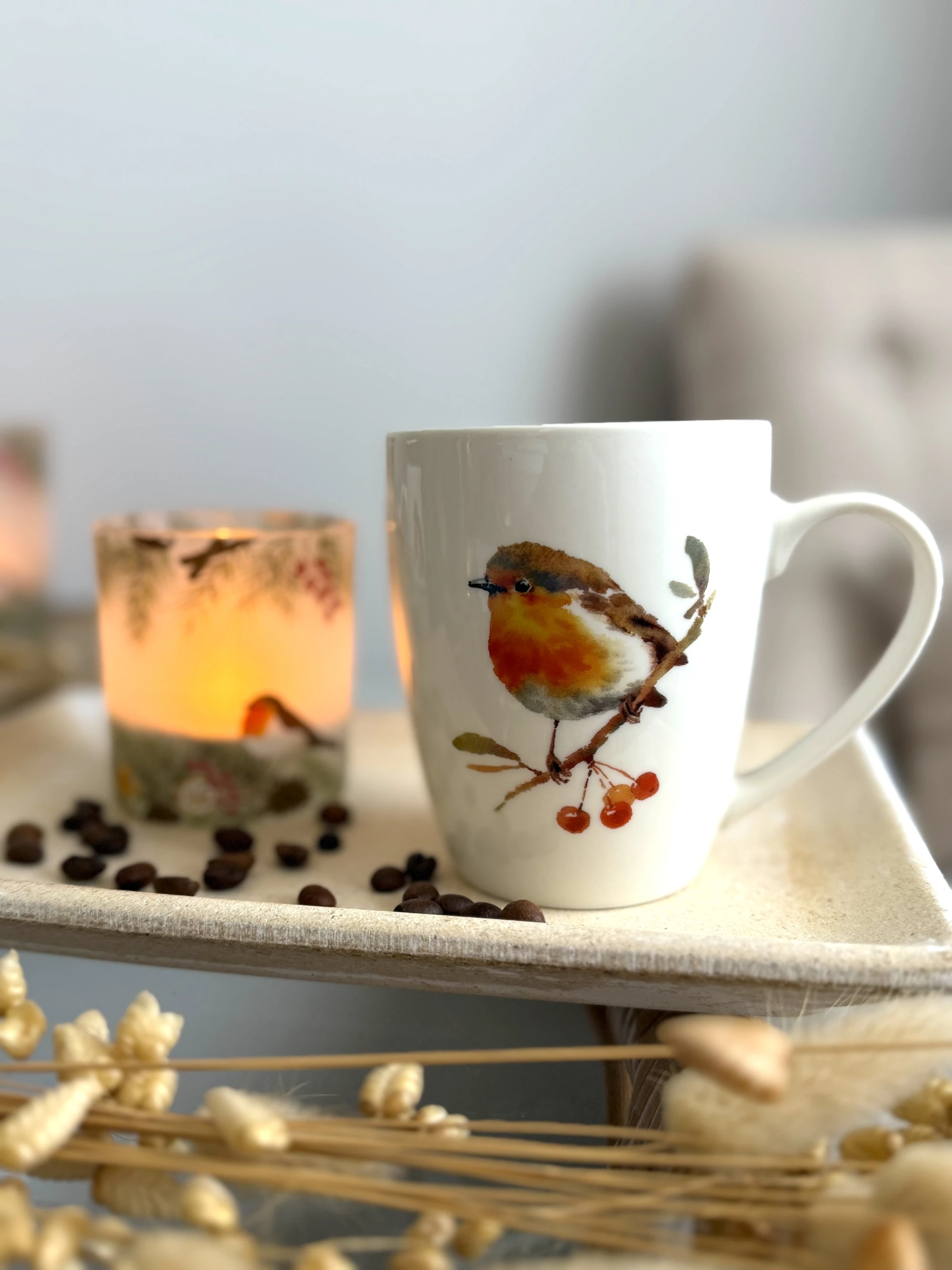Tasse mit Rotkehlchen Motiv mit Deko