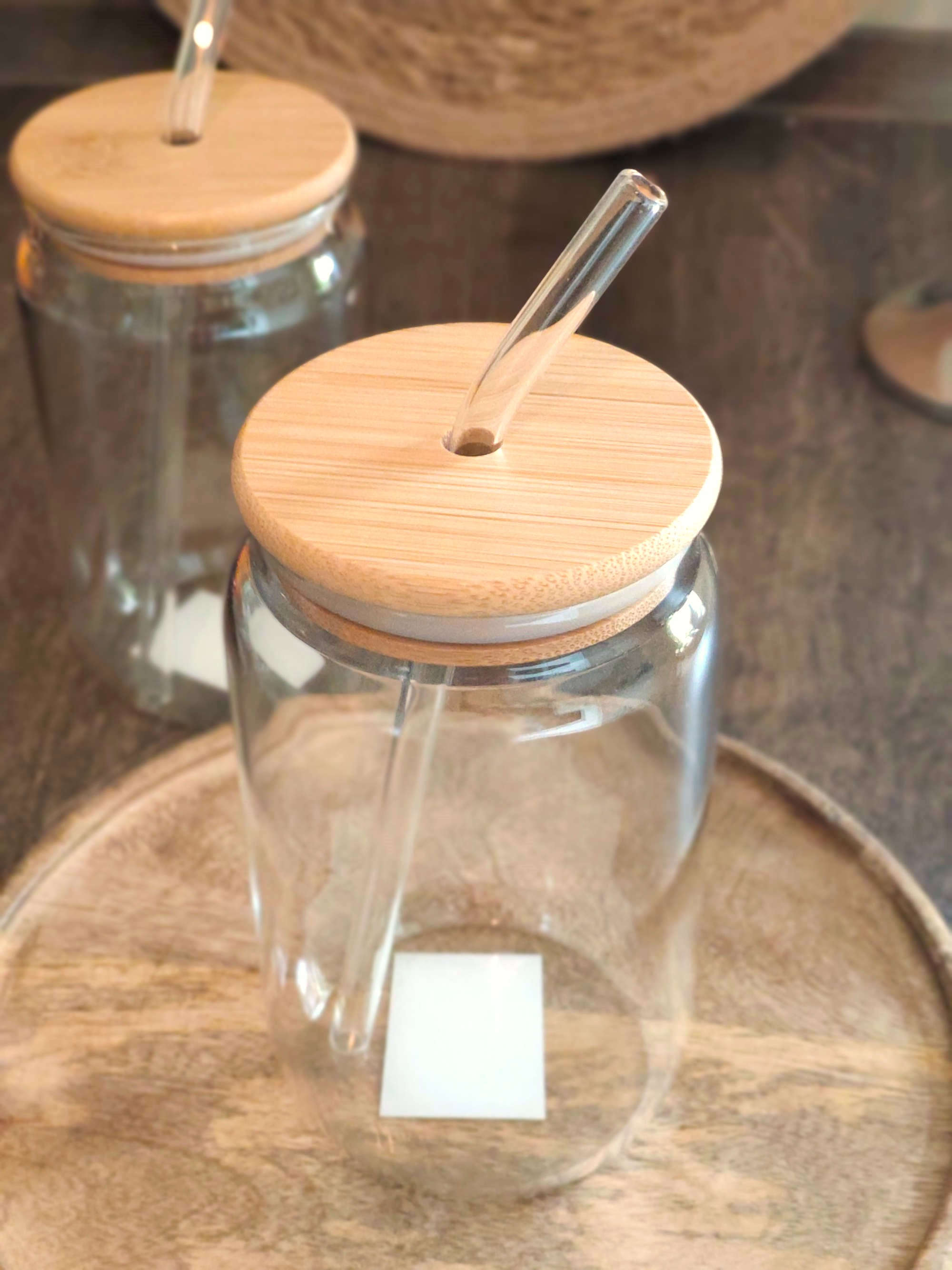 Trinkglas mit Bambusdeckel und Glasstrohhalm 470ml mit Dekoration