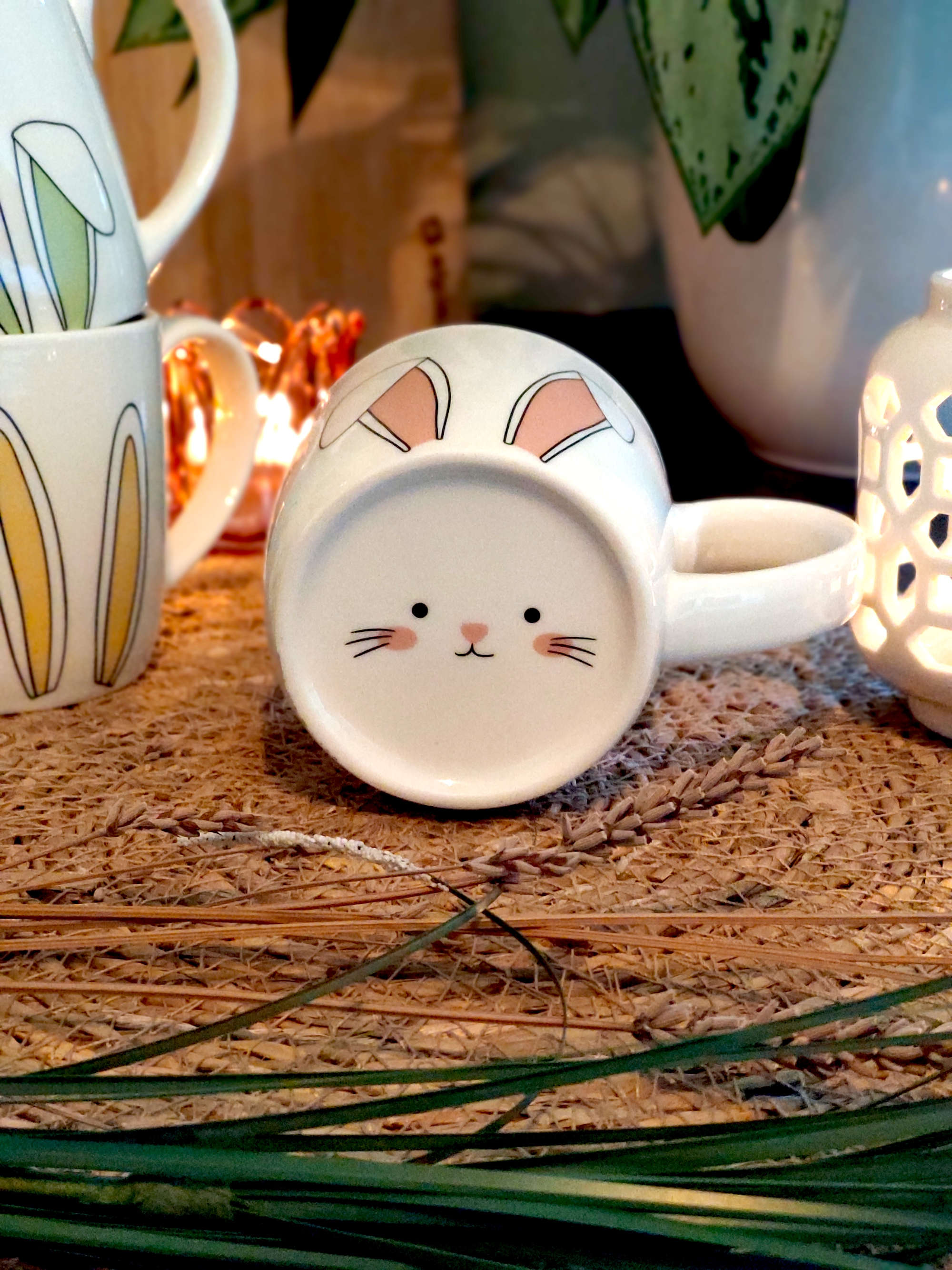 Produktbild Becher Becher Hasenohren und Hasengesicht aus Porzellan rosa