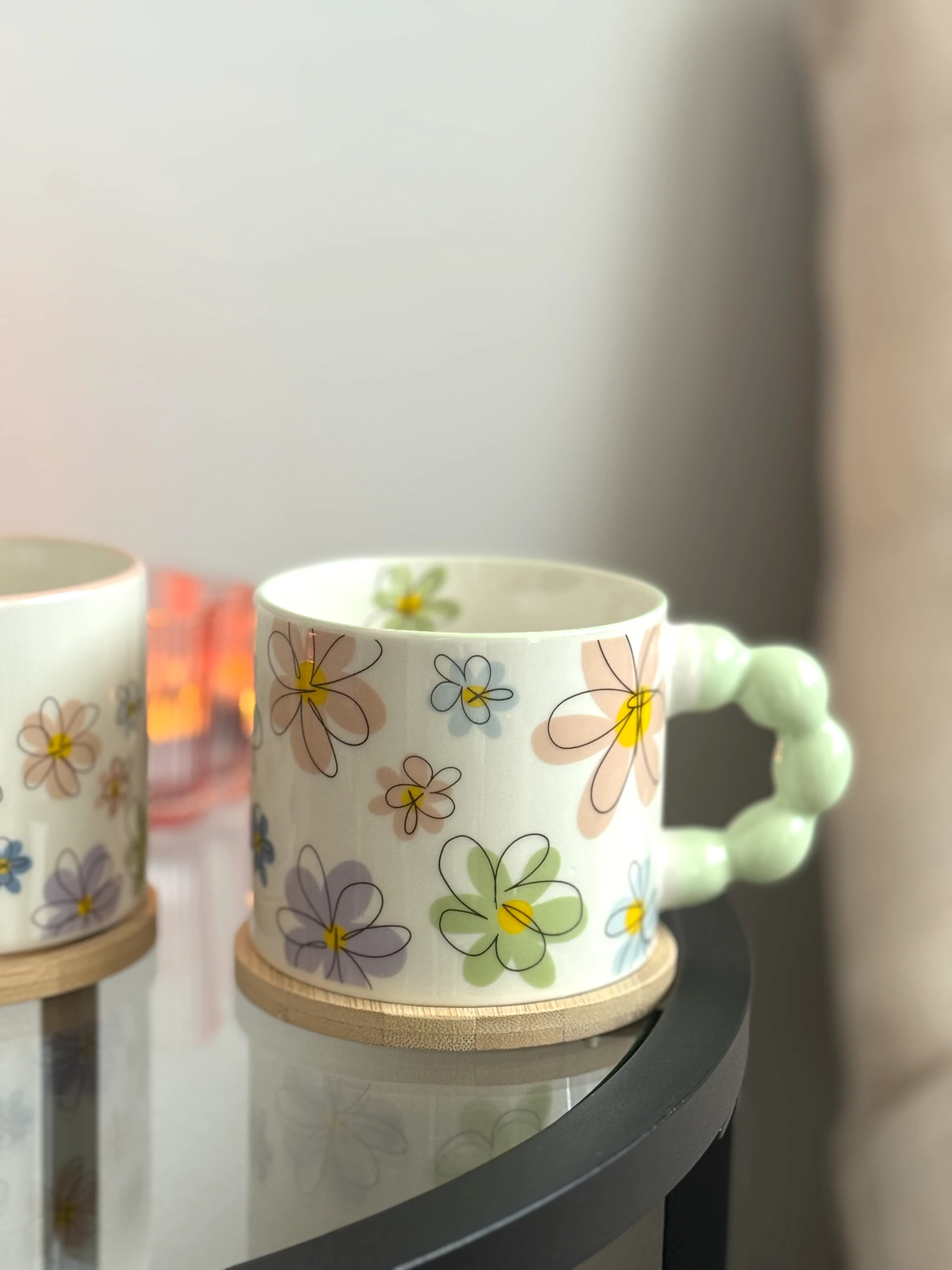 Becher Blumen Perlen Grun