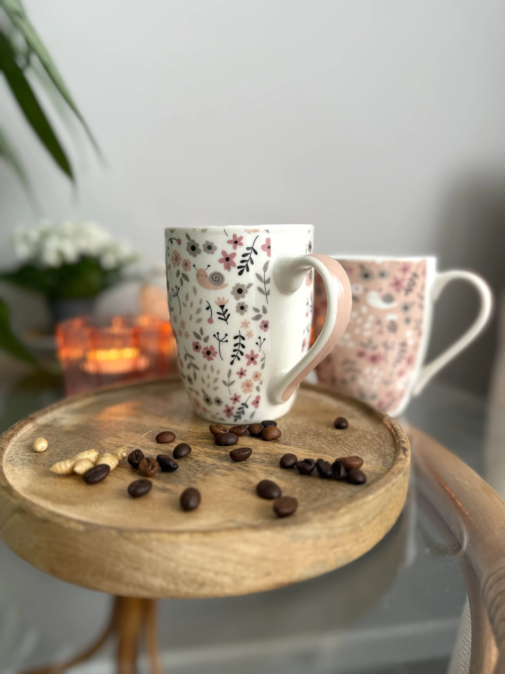 Becher Schnecke Weiss mit Deko