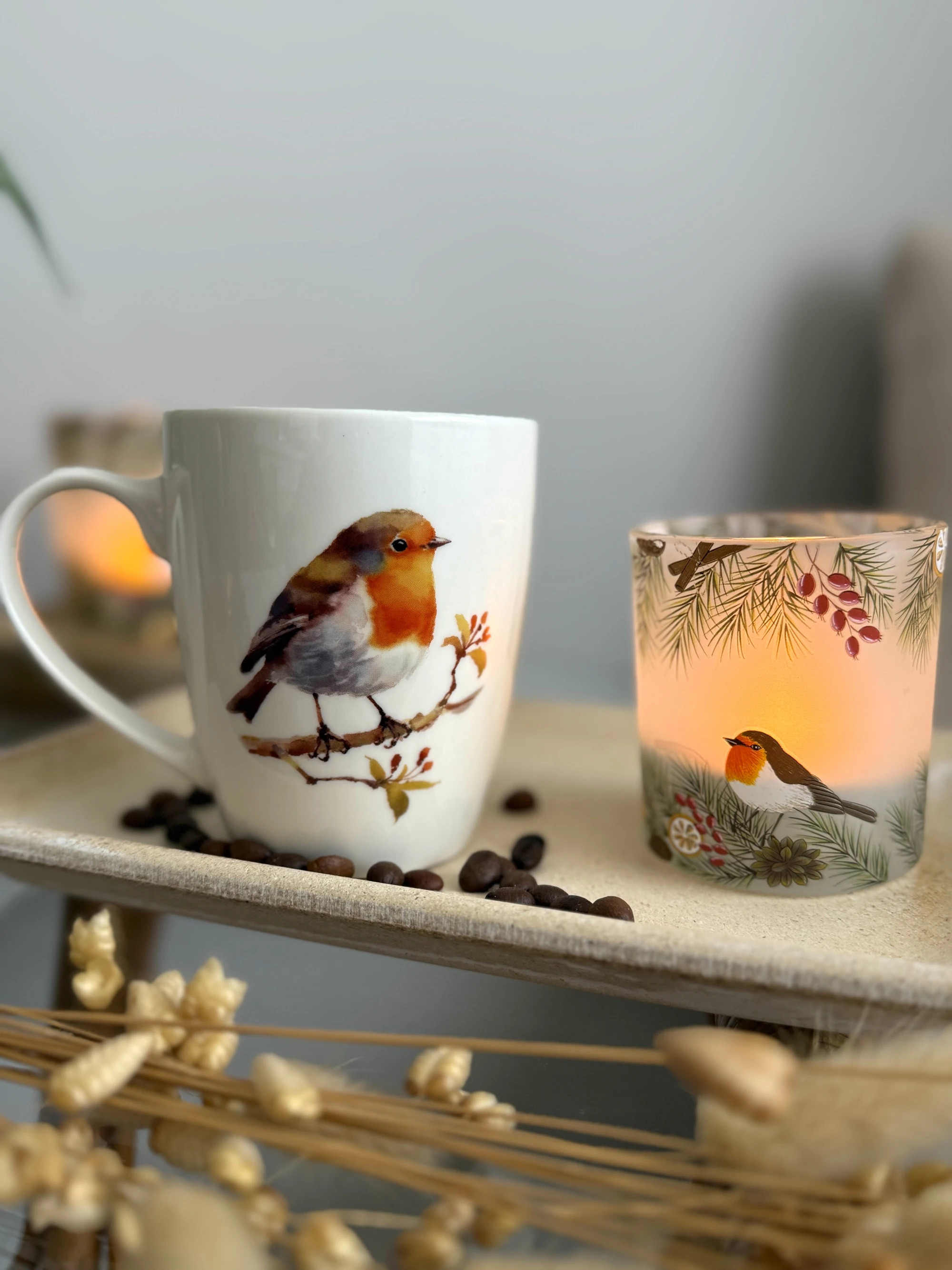 Tasse mit Rotkehlchen Motiv mit Deko