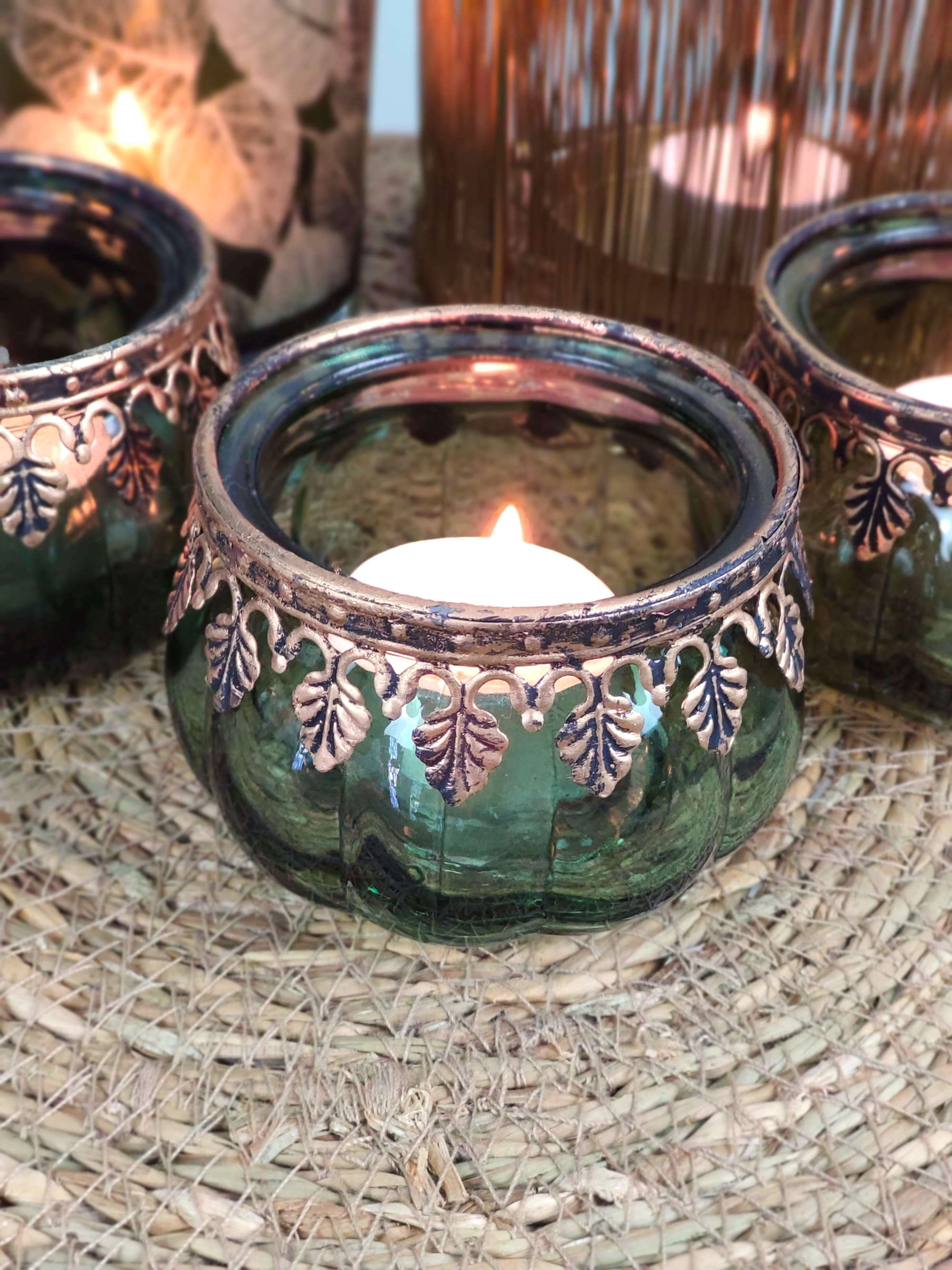 Produktbild Teelichthalter Teelichthalter in Gruen Gold mit Dekoration