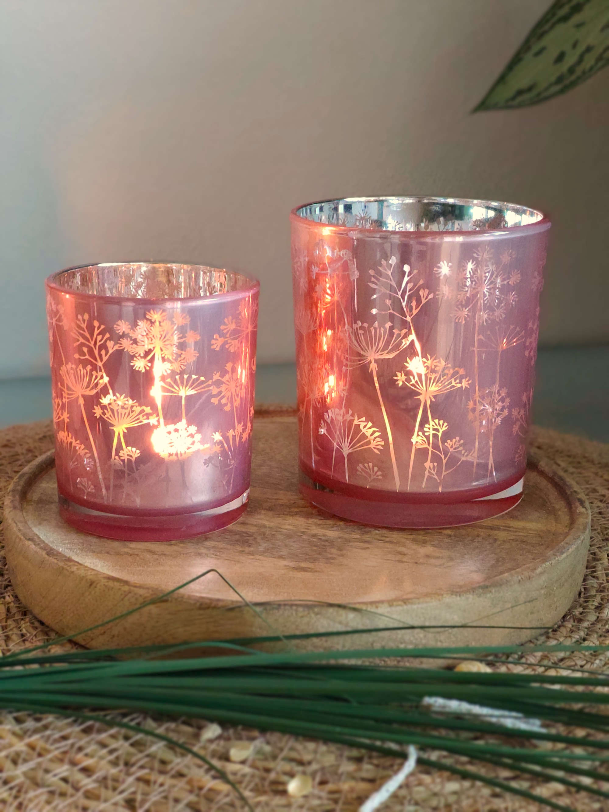 Teelichthalter in Rosa klein und mittelgross und Dekoration