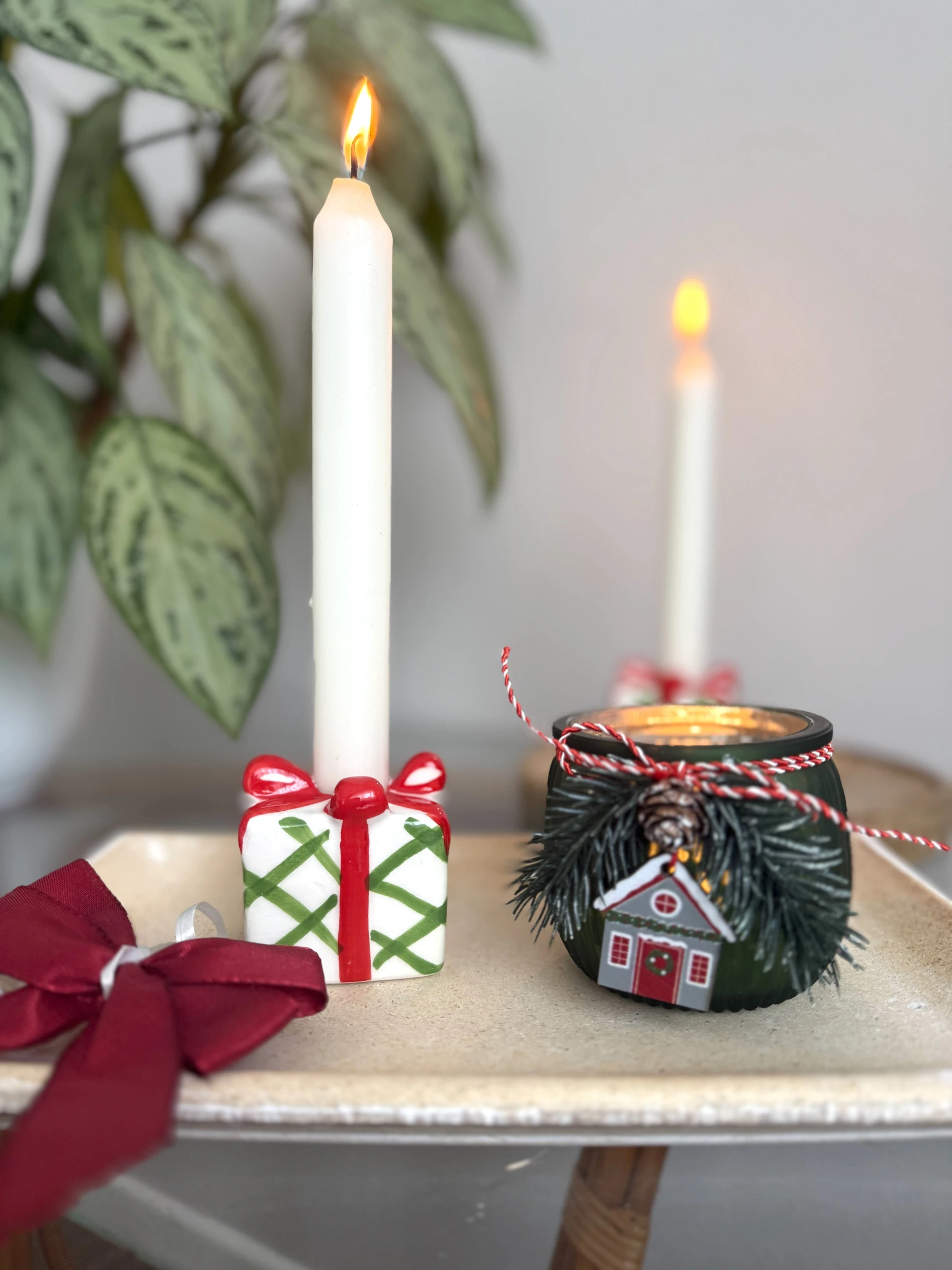 Kerzenhalter Geschenkpäckchen aus Keramik