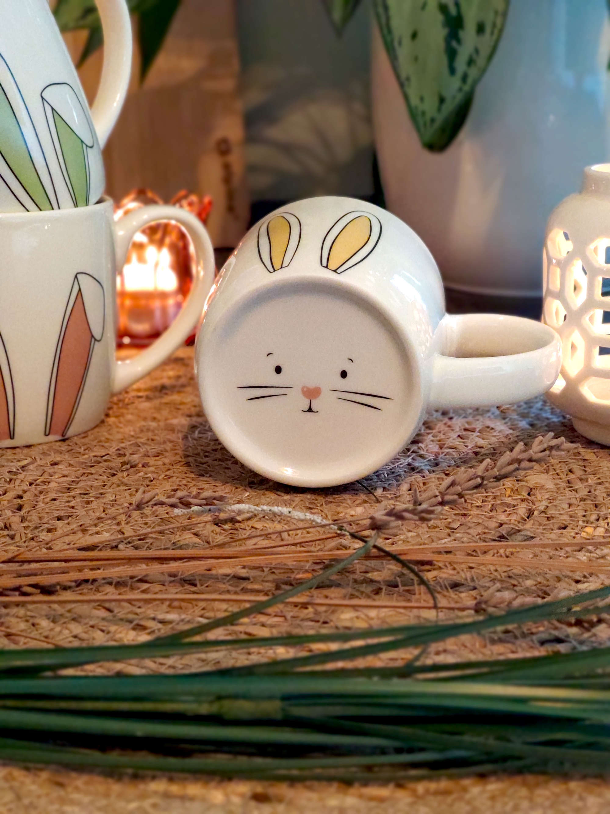 Produktbild Becher Becher Hasenohren und Hasengesicht aus Porzellan gelb