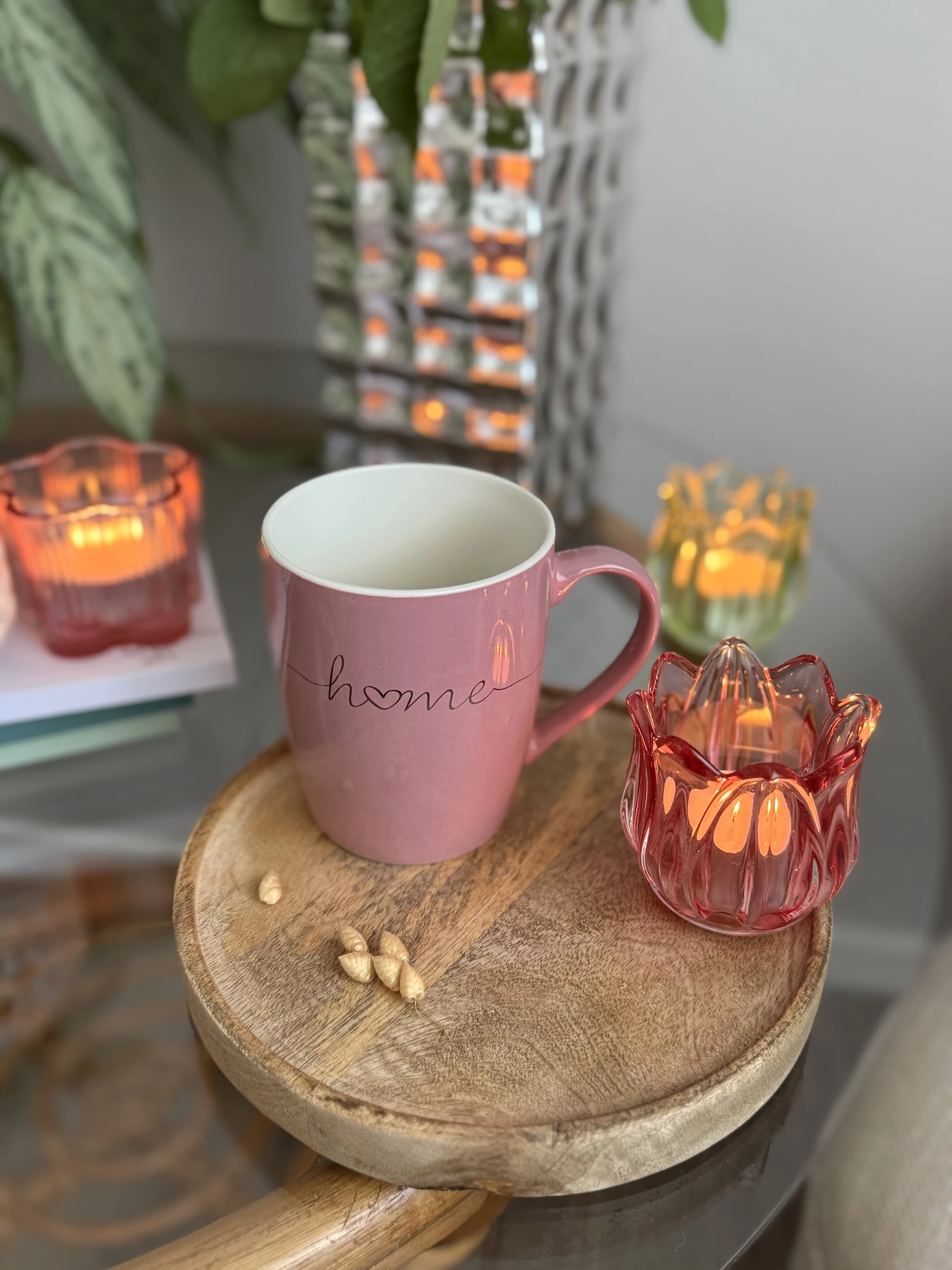 Becher Home in Pink mit Deko