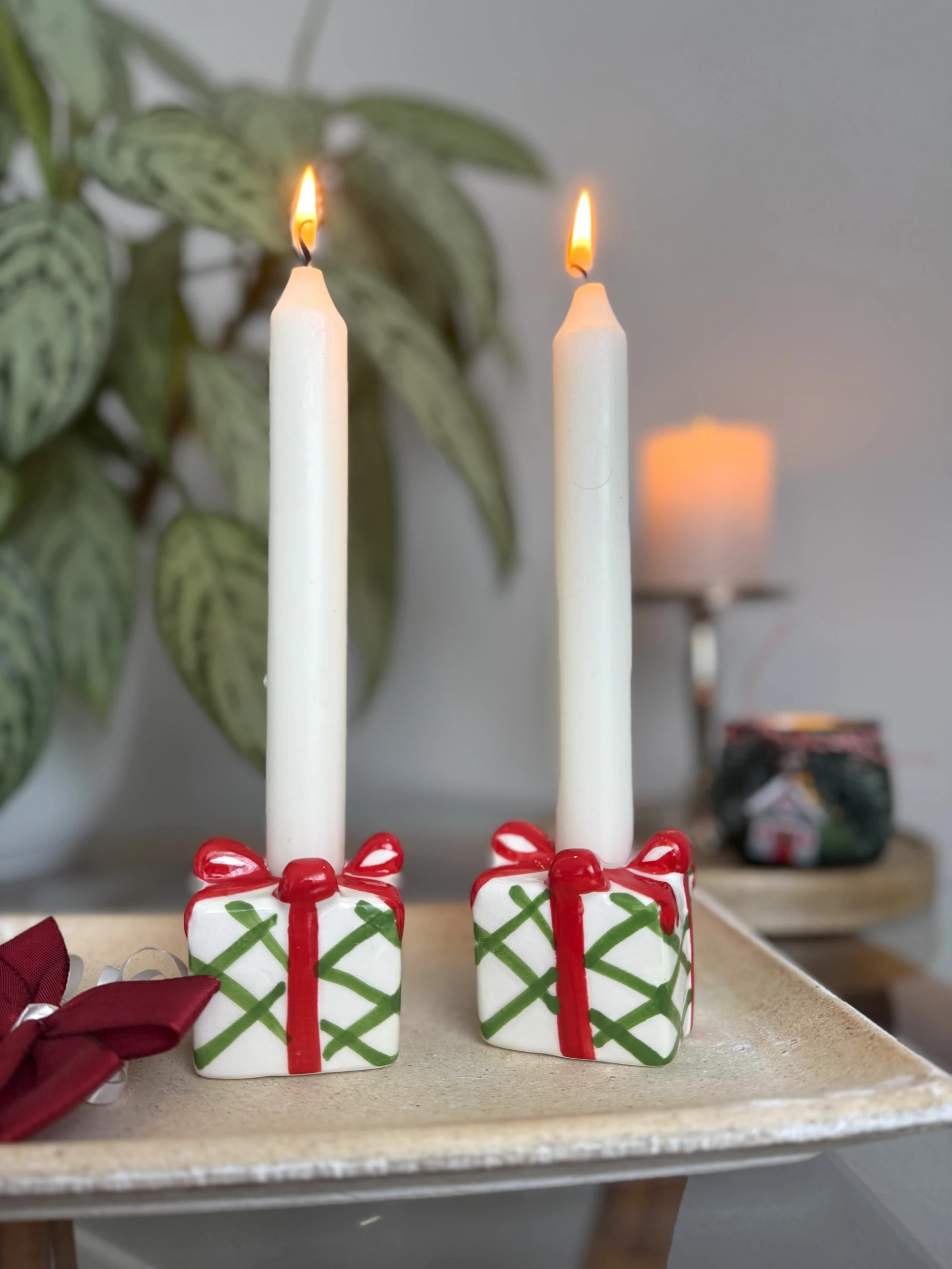 Kerzenhalter Geschenkpäckchen aus Keramik