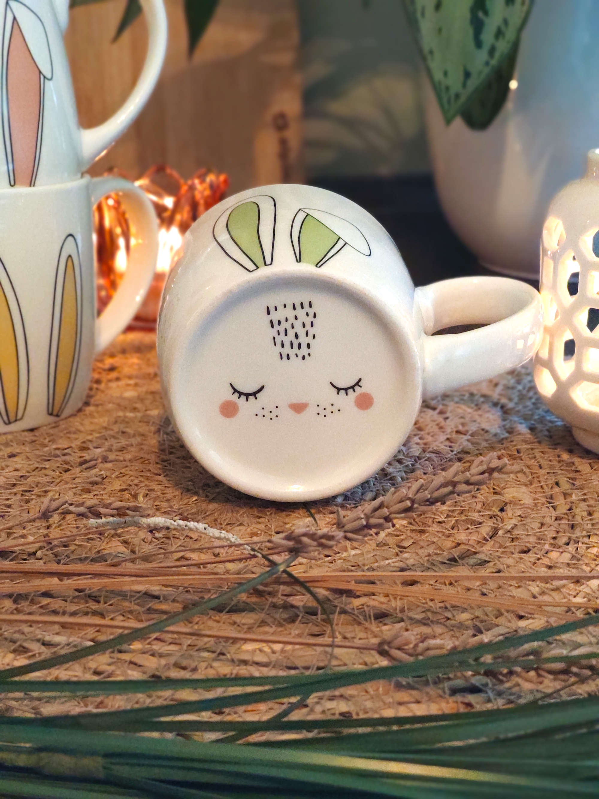 Produktbild Becher Becher Hasenohren und Hasengesicht aus Porzellan grün