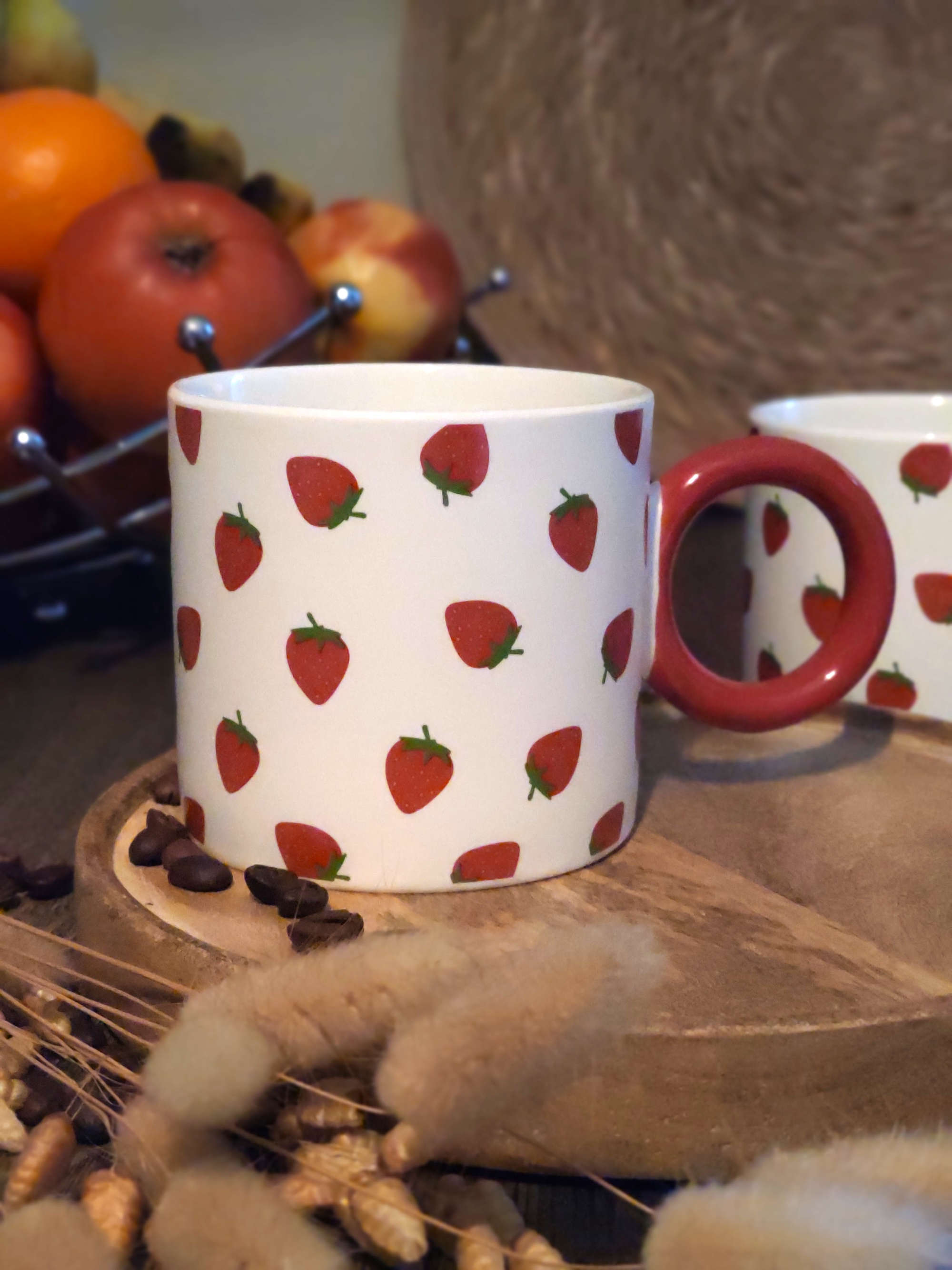 Porzellan Becher Erdbeere und Dekoration