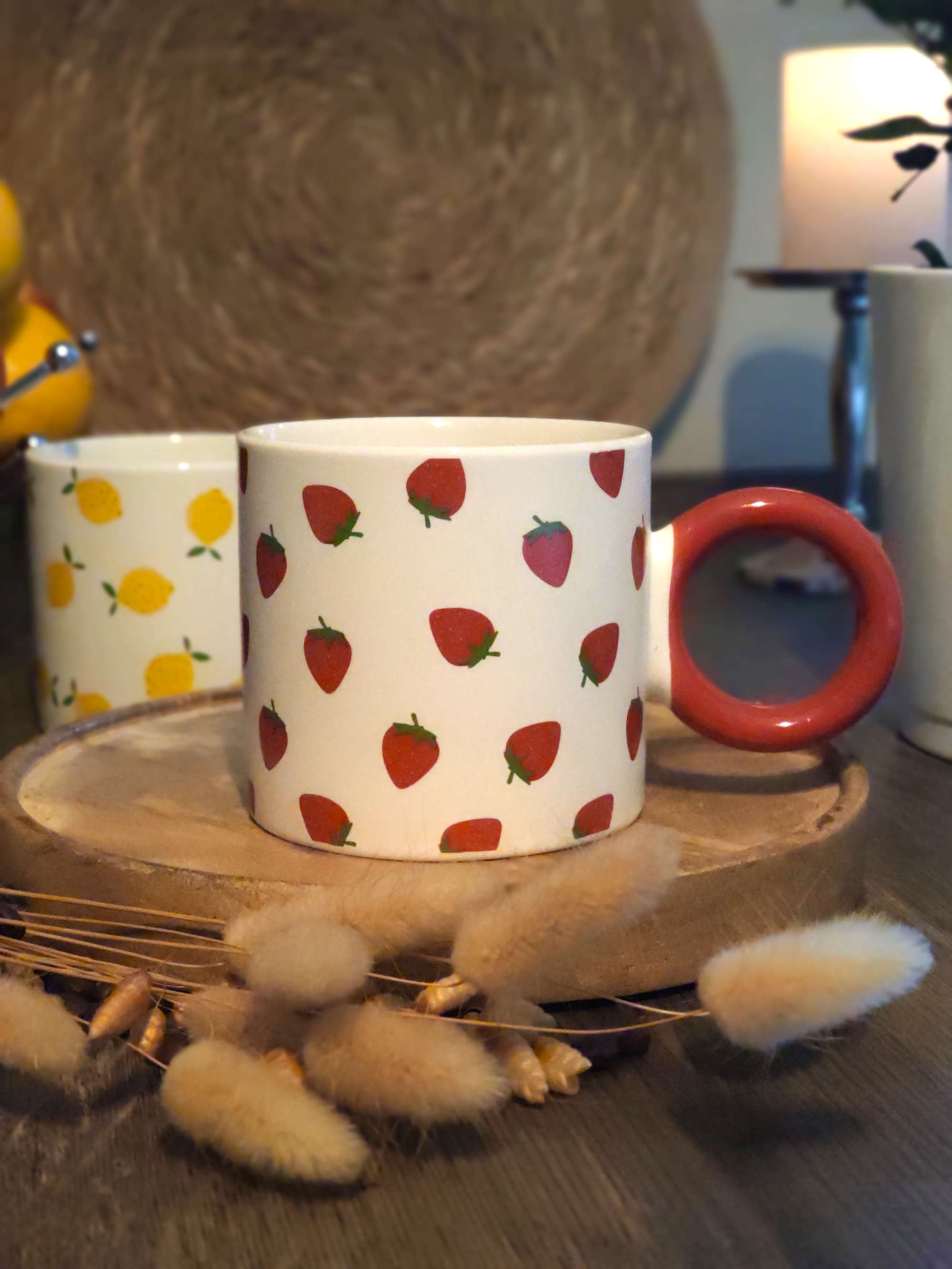 Porzellan Becher Erdbeere und Dekoration