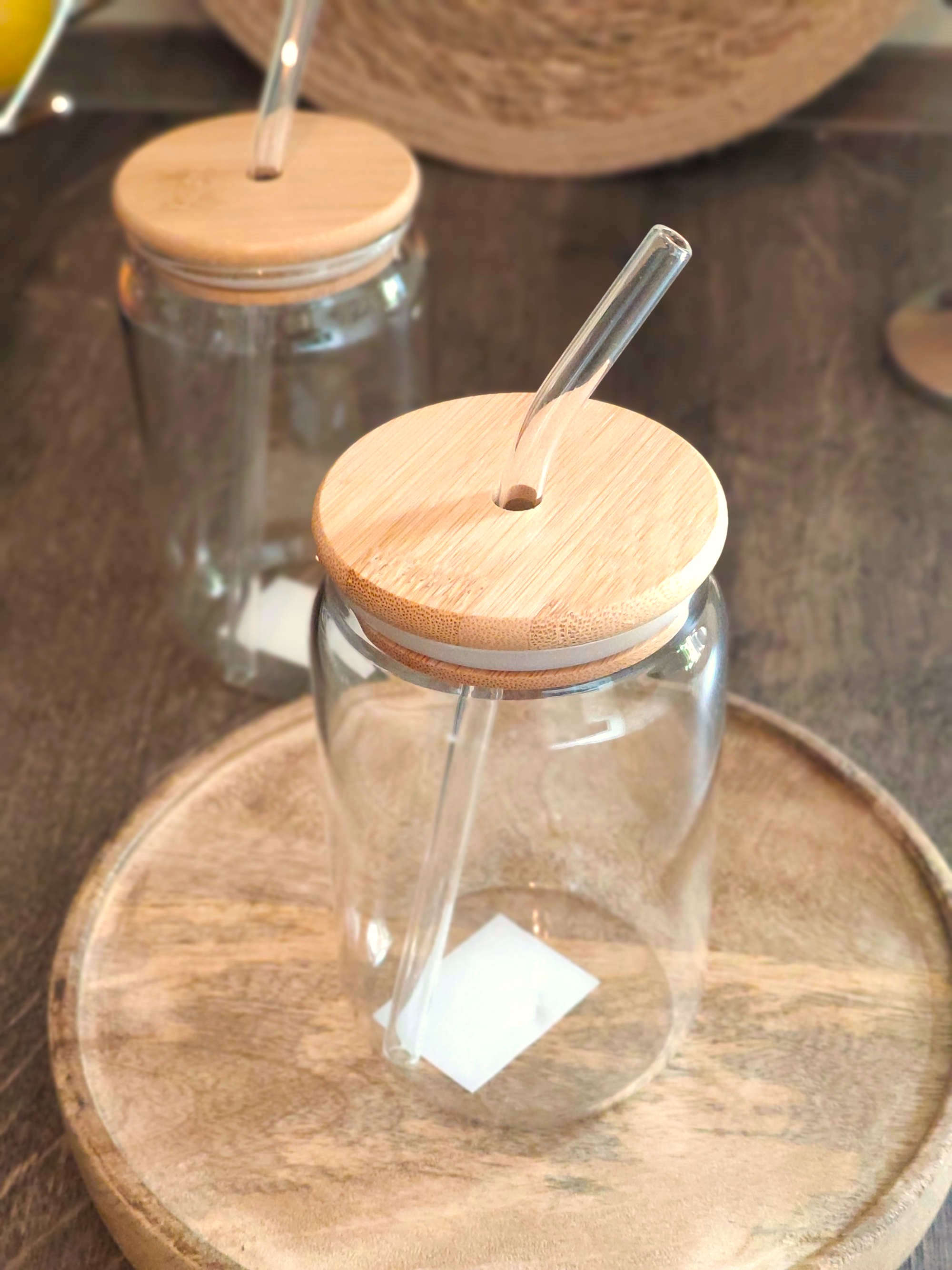 Tringlas mit Bambusdeckel und Glasstrohhalm 350ml und Dekoration
