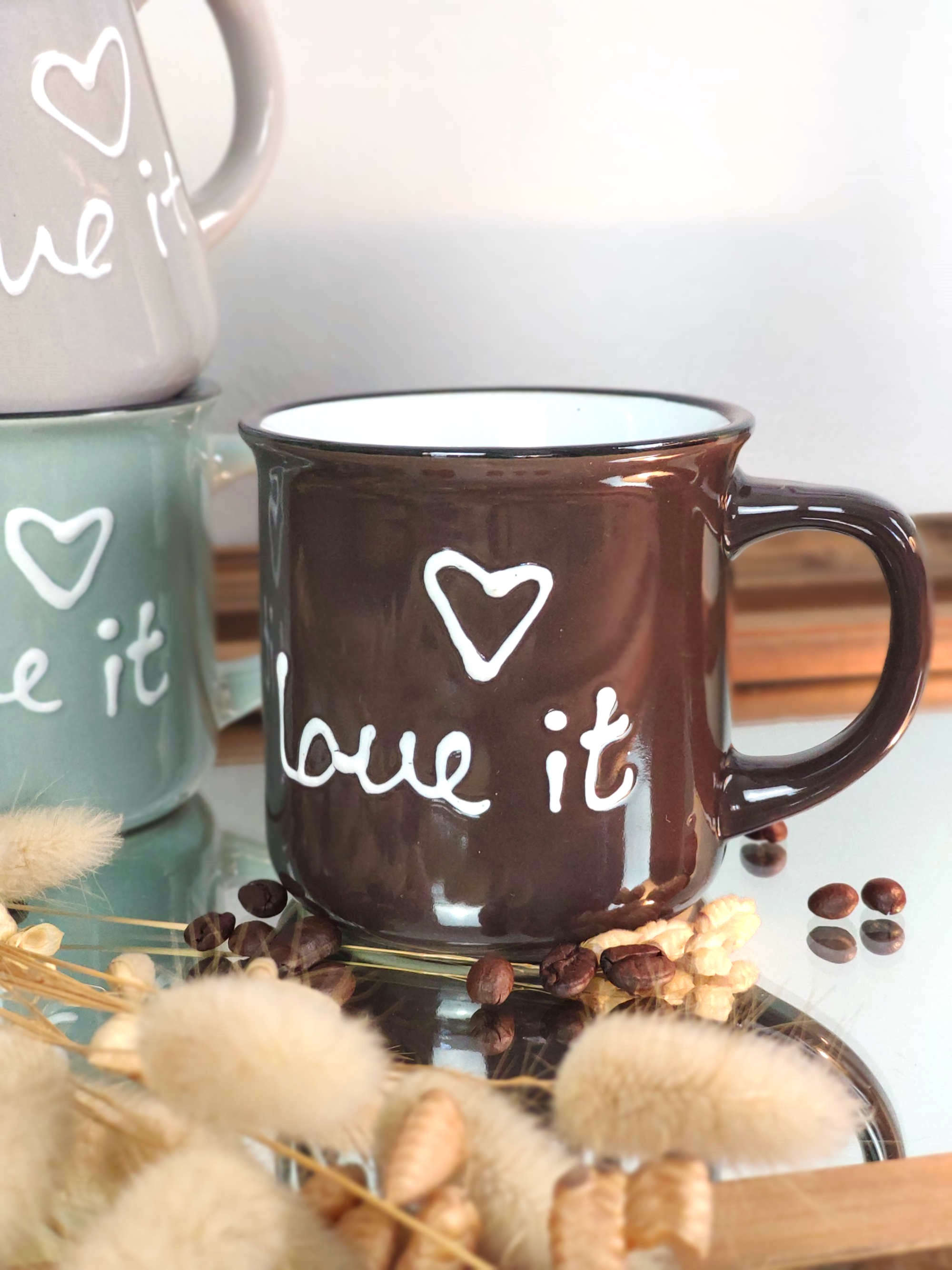 Keramik Becher in Braun Love it mit Dekoration
