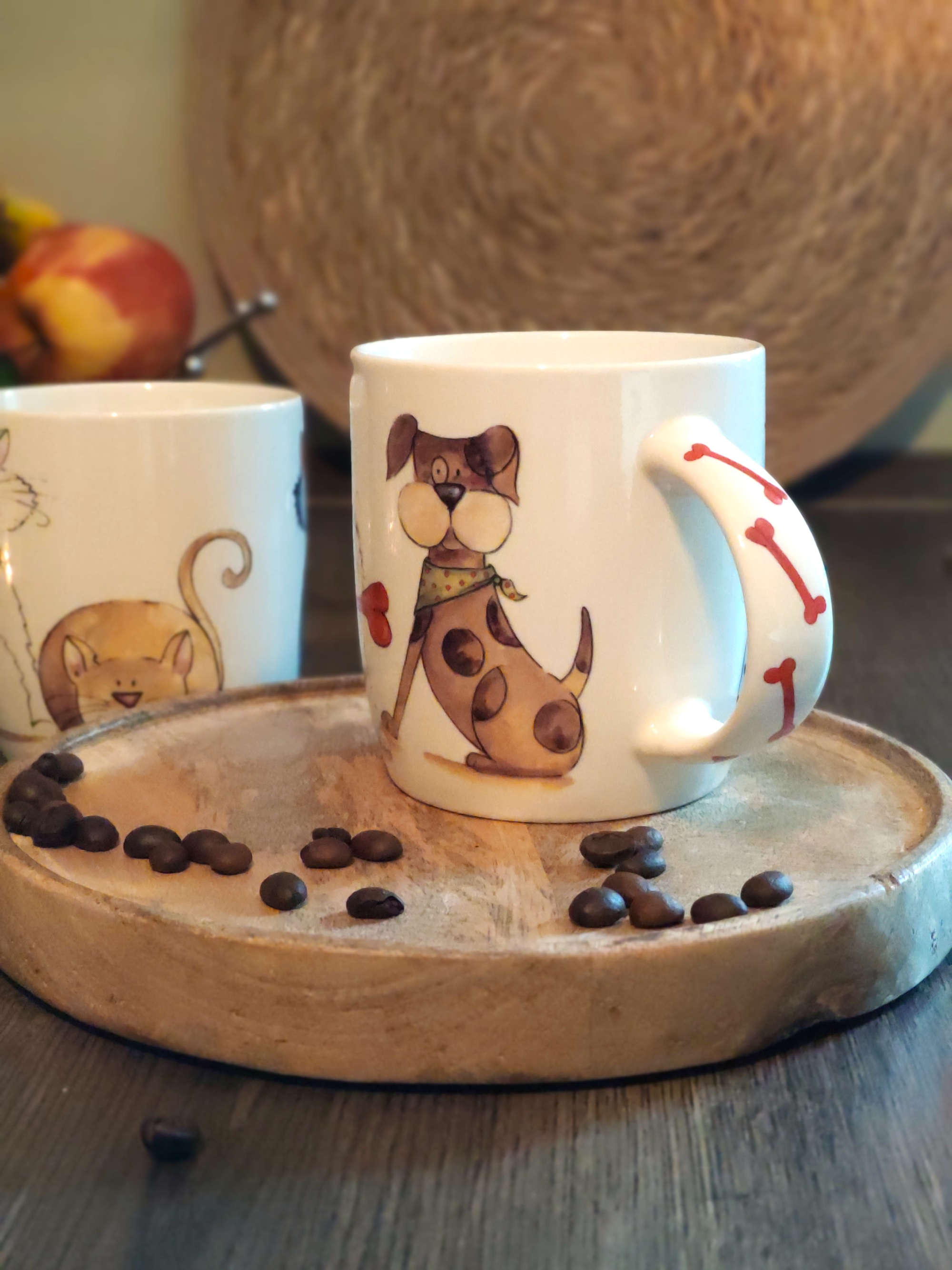 Porzellan Becher Motiv Hunde auf einem Tablett und Dekoration