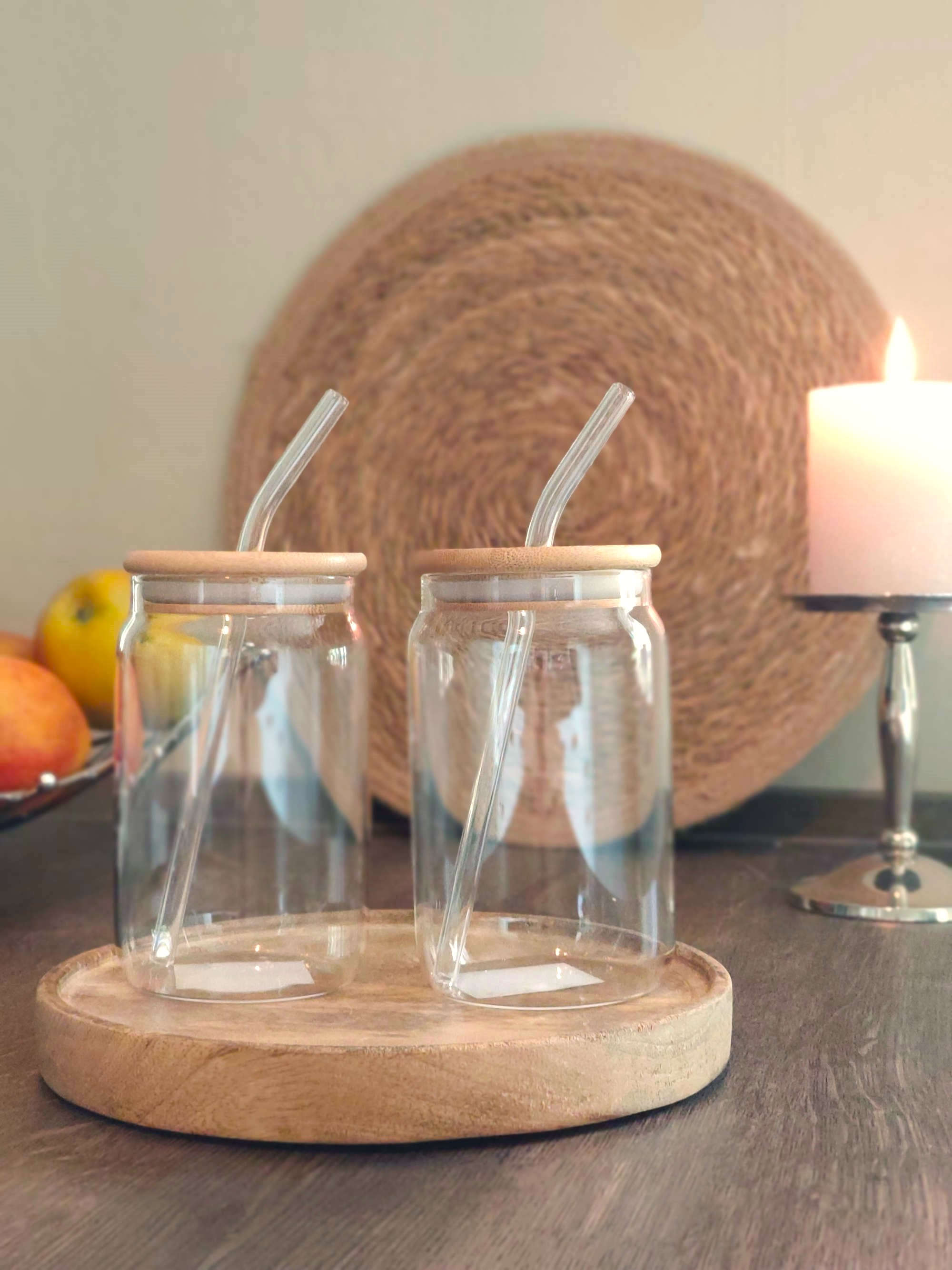 Zwei Trinkglaeser mit Bambusdeckel und Glasstrohhalm 350ml