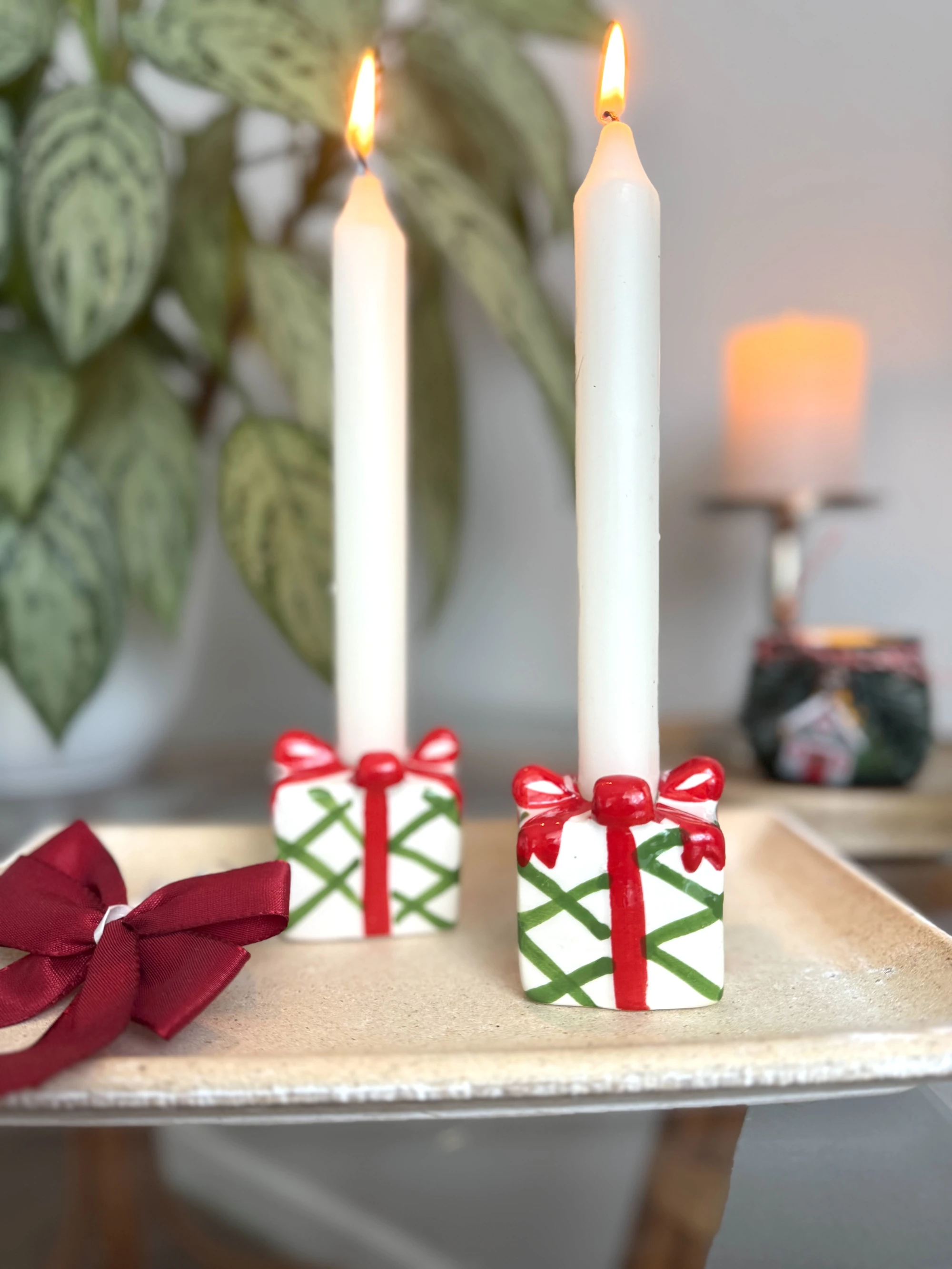 Kerzenhalter Geschenkpäckchen aus Keramik